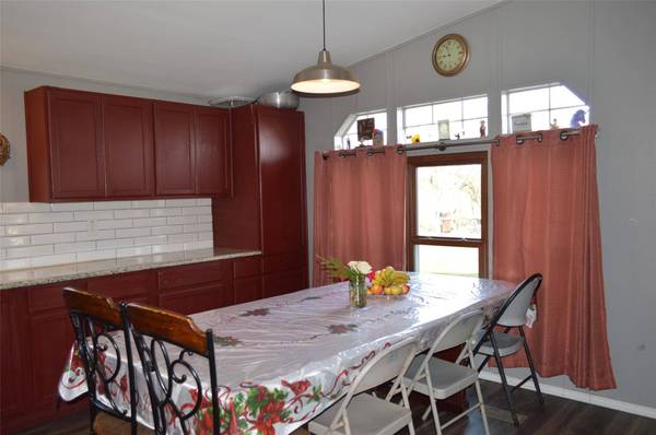 252 Barker Road, Ennis, TX 75119