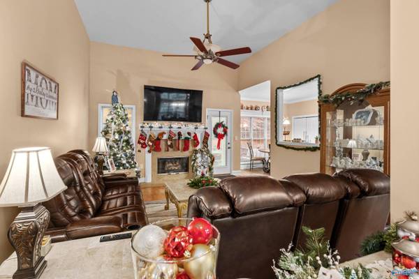 1716 NW Weymouth Lane NW, Huntsville, AL 35806