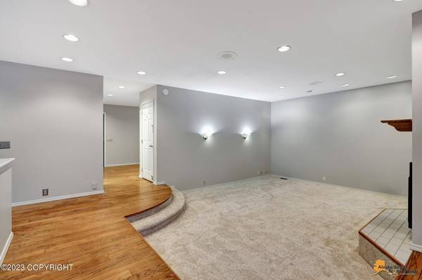 7521 Labrador CIR, Anchorage, AK 99502