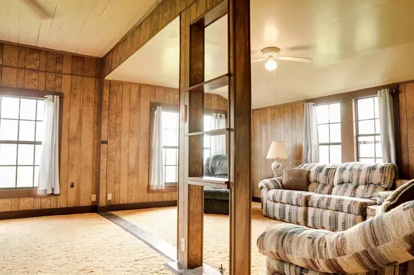 281 County Road 236, Hallettsville, TX 77964