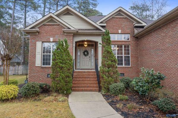 1716 NW Weymouth Lane NW, Huntsville, AL 35806