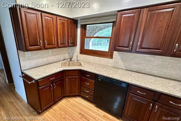 24633 Dinser Drive, Novi, MI 48374