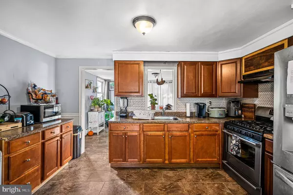 109 W RED BANK AVE, West Deptford, NJ 08096