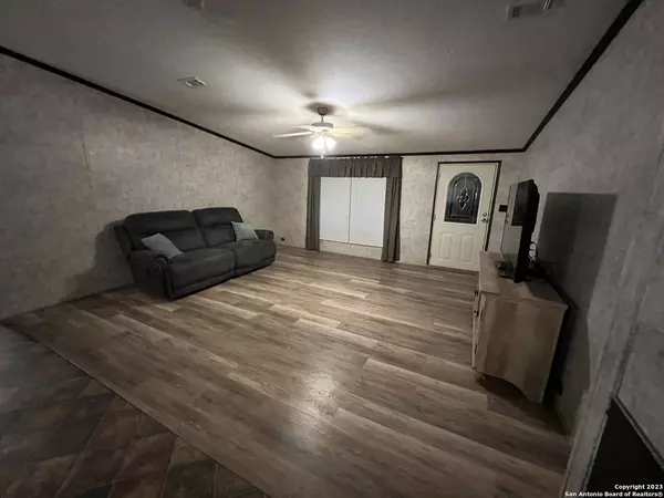 2597 CR 102, Knippa, TX 78870