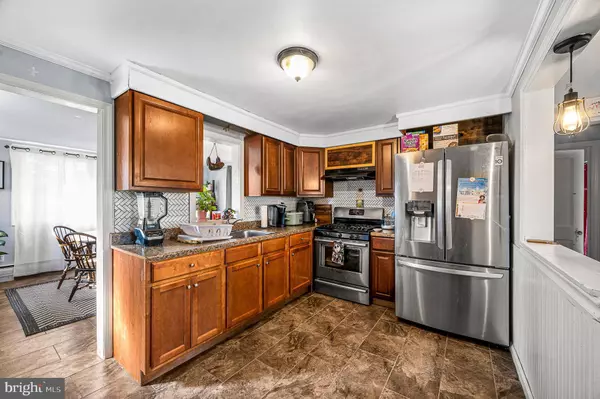 109 W RED BANK AVE, West Deptford, NJ 08096