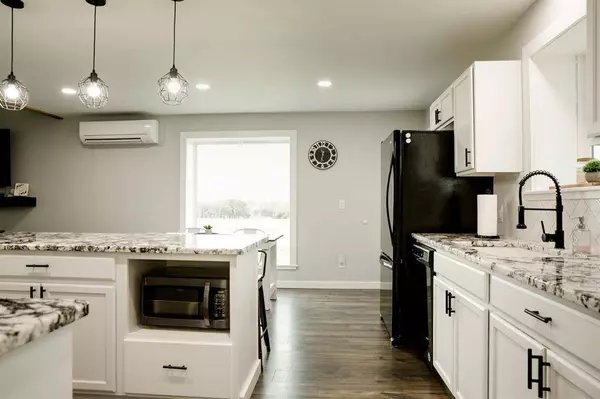 2636 Fm 2543, Yoakum, TX 77995