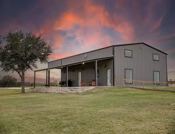 2636 Fm 2543, Yoakum, TX 77995