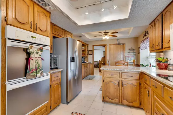 2221 Creekview, Carrollton, TX 75006