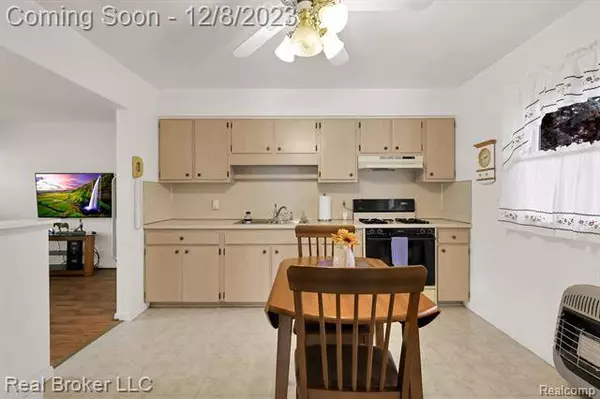 2172 WEBBER Avenue, Burton, MI 48529