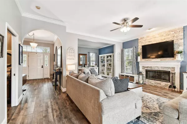 10262 MYRTLE OAK LN, Seminole, FL 33777