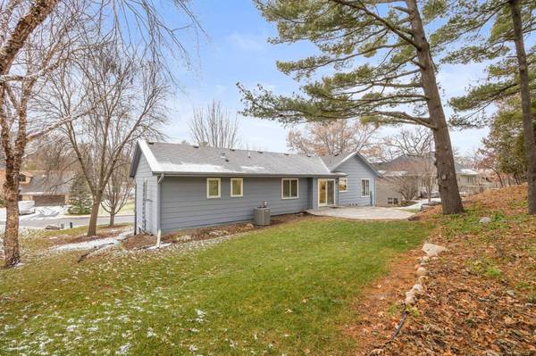 16000 Woodland Curve, Minnetonka, MN 55345