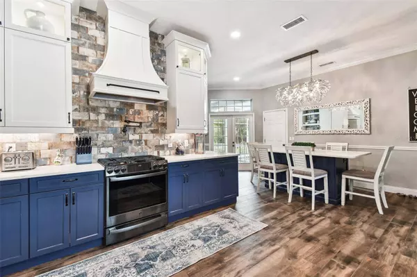 10262 MYRTLE OAK LN, Seminole, FL 33777