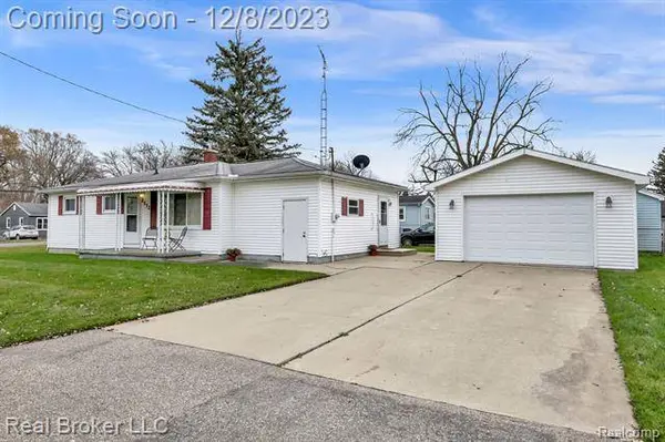 2172 WEBBER Avenue, Burton, MI 48529