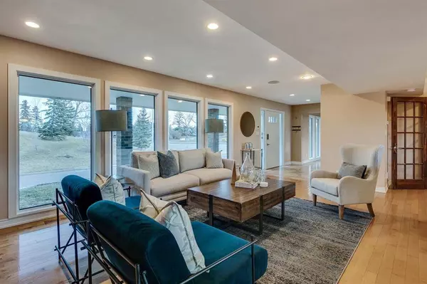 13271 Lake Lucerne RD SE, Calgary, AB T2J 3H9