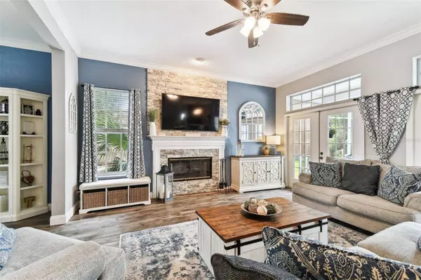 10262 MYRTLE OAK LN, Seminole, FL 33777