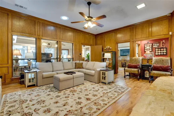 2221 Creekview, Carrollton, TX 75006