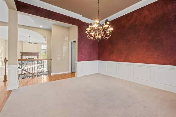 4521 Ironhorse DR, Leawood, KS 66224