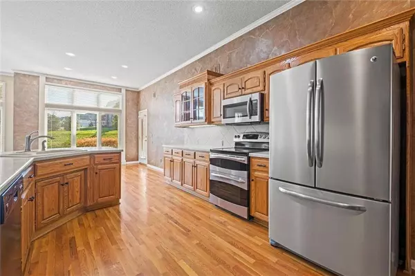 4521 Ironhorse DR, Leawood, KS 66224