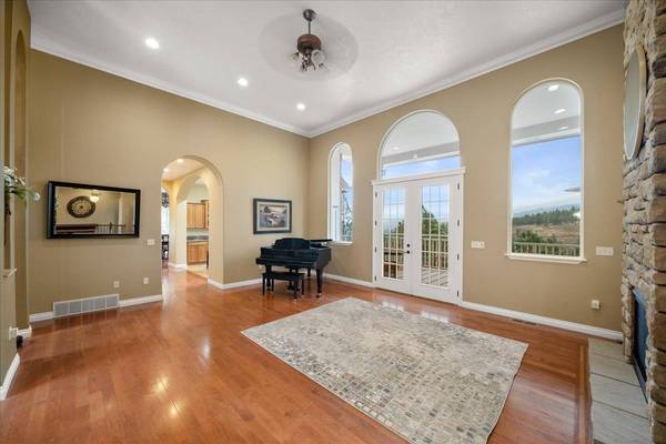 7105 S Saddle Ridge Ln, Greenacres, WA 99016