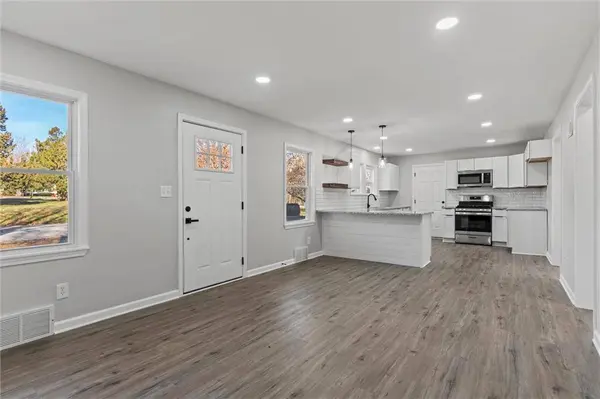 9831 E 68 TER, Raytown, MO 64133