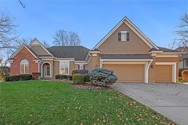 4521 Ironhorse DR, Leawood, KS 66224