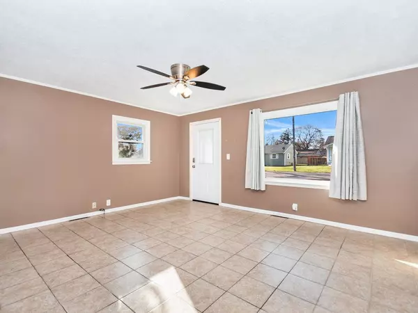 547 Westgate Drive, Aurora, IL 60506