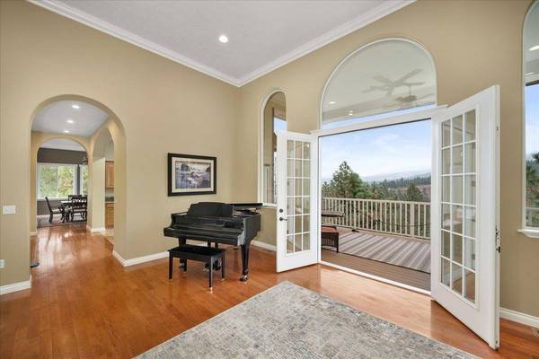 7105 S Saddle Ridge Ln, Greenacres, WA 99016