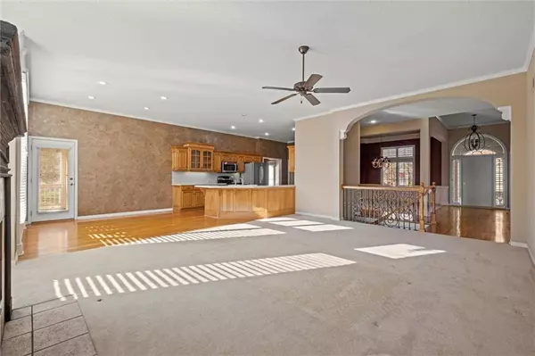 4521 Ironhorse DR, Leawood, KS 66224