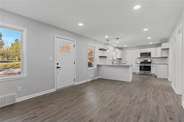 9831 E 68 TER, Raytown, MO 64133