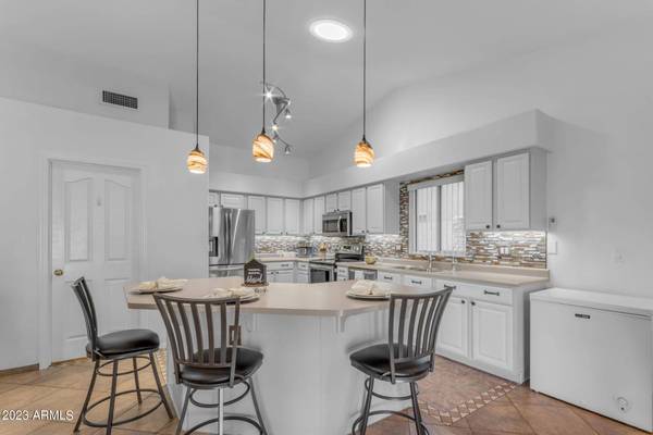 648 W COUNTRY ESTATES Avenue, Gilbert, AZ 85233