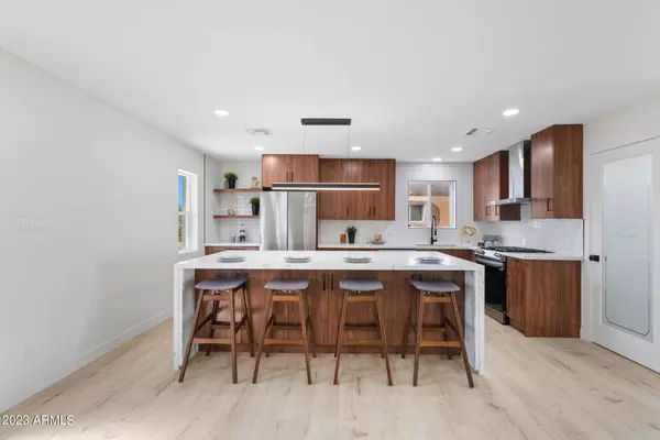 934 E CAVALIER Drive, Phoenix, AZ 85014