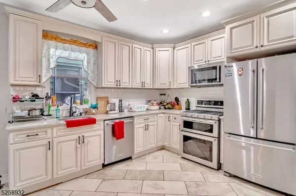 279 Rutledge Ave, East Orange City, NJ 07017