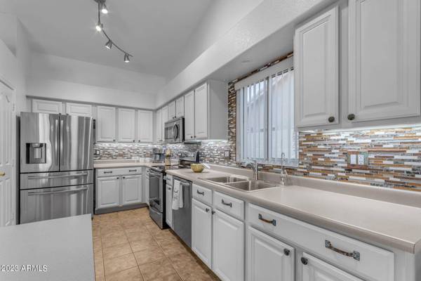 648 W COUNTRY ESTATES Avenue, Gilbert, AZ 85233