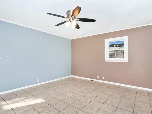 547 Westgate Drive, Aurora, IL 60506