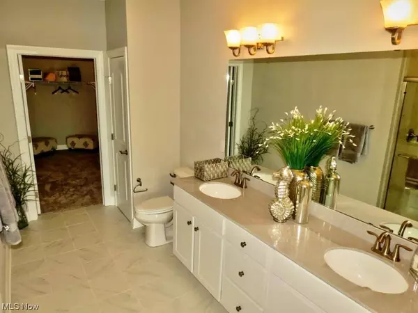 9264 Sharrott RD #801, Poland, OH 44514