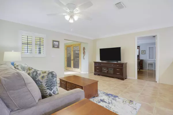 356 Garden BLVD, Palm Beach Gardens, FL 33410