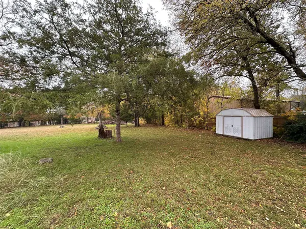 1532 Canyon Creek Drive W, Azle, TX 76020