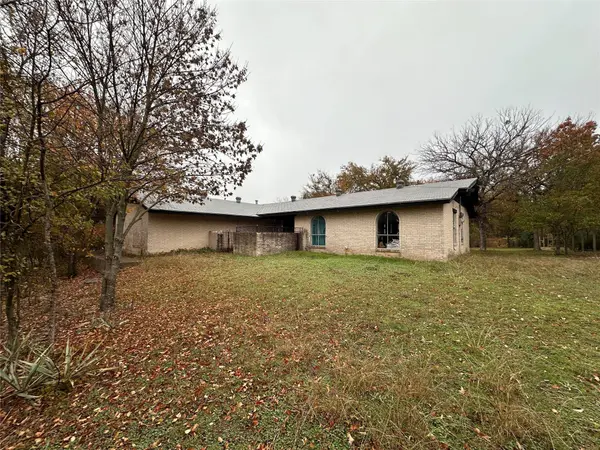 1532 Canyon Creek Drive W, Azle, TX 76020