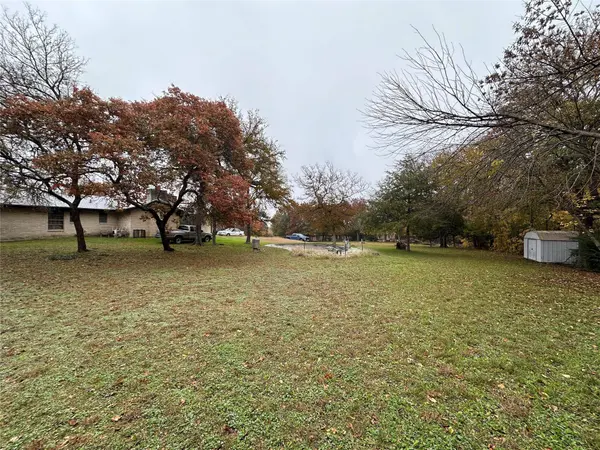 1532 Canyon Creek Drive W, Azle, TX 76020