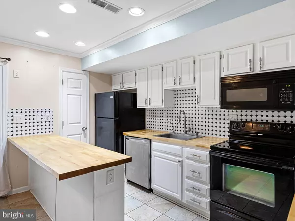 211 FIELDSTONE LN, Newark, DE 19702