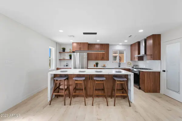 934 E CAVALIER Drive, Phoenix, AZ 85014