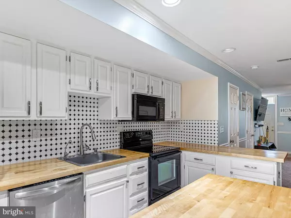 211 FIELDSTONE LN, Newark, DE 19702