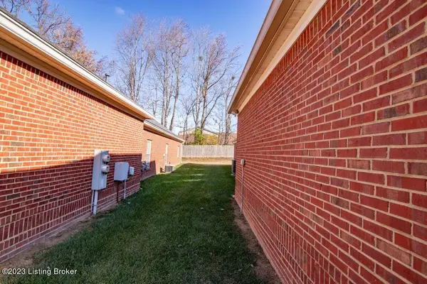 7506 Autumn Pointe Dr, Louisville, KY 40214