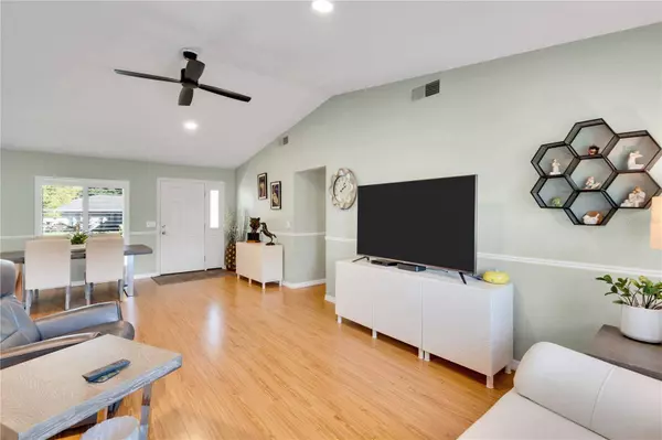 2108 UTICA DR, Sarasota, FL 34232