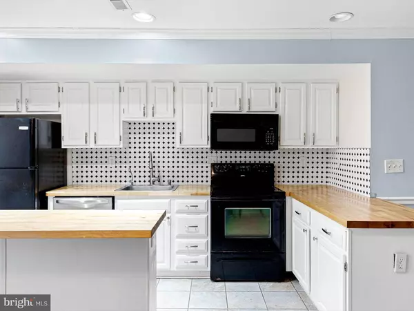 211 FIELDSTONE LN, Newark, DE 19702