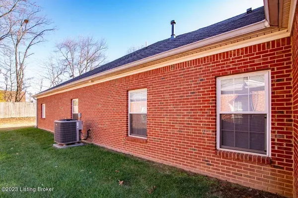 7506 Autumn Pointe Dr, Louisville, KY 40214