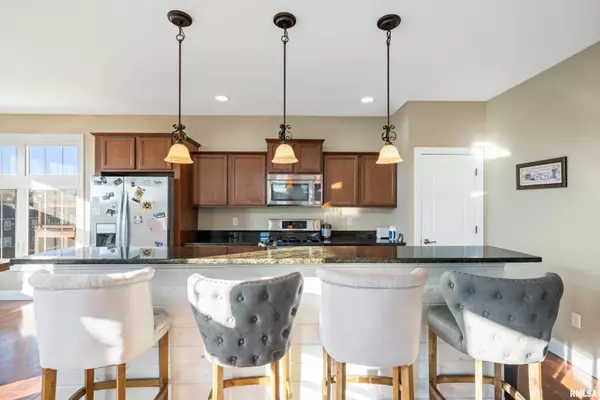 1235 W 62ND ST, Davenport, IA 52806