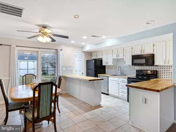 211 FIELDSTONE LN, Newark, DE 19702