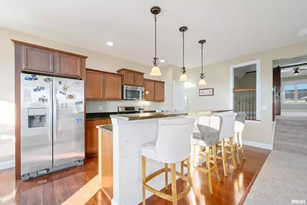 1235 W 62ND ST, Davenport, IA 52806