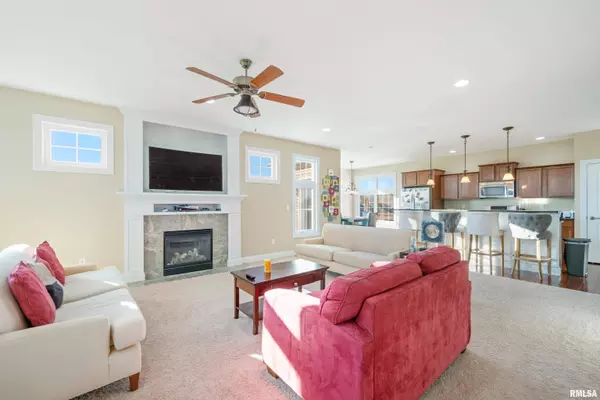 1235 W 62ND ST, Davenport, IA 52806